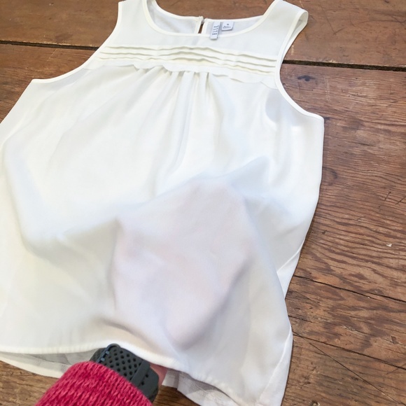 Elle - Off White sleeveless top with pleats - Picture 4 of 11